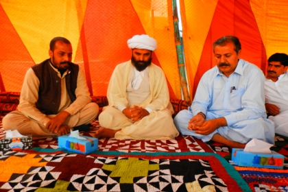 ایم ڈبلیوایم رہنما علامہ مقصودڈومکی ودیگر کی جئے سندہ محاذ کے چیئرمین ریاض علی چانڈیوسے بھائی کے انتقال پر تعزیت