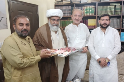 معروف شیعہ رہنما الحاج حیدر علی مرزا مرحوم کے فرزند ارجمند امیر عباس مرزا کی علامہ راجہ ناصرعباس سے ملاقات اور سینیٹر منتخب ہونے پر مبارکباد